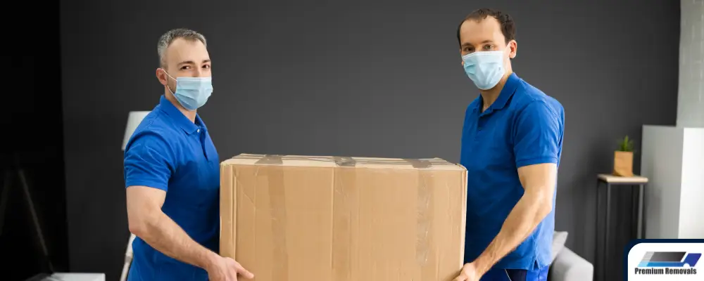 02 movers handling a moving box